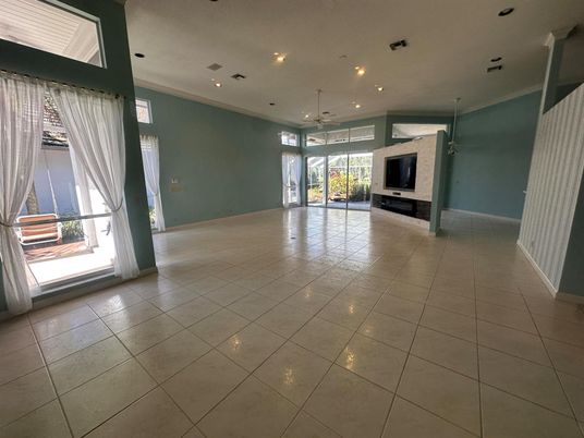 Empty room, Interior, Recessed Lighting