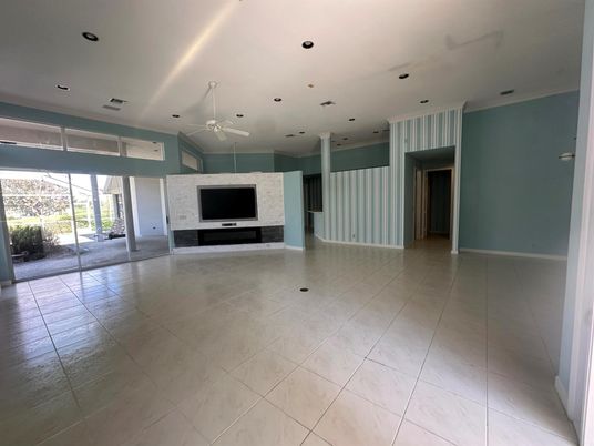 Empty room, Interior, Recessed Lighting