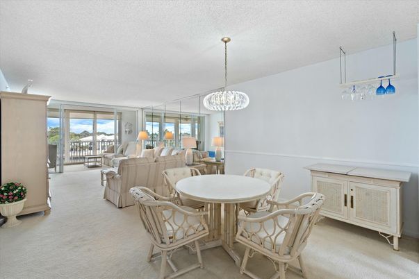 Chandelier, Dining room, Interior, Living room, Pendant Lights