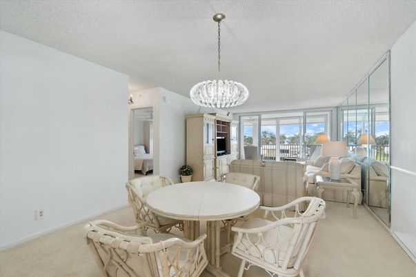 Chandelier, Dining room, Interior, Pendant Lights