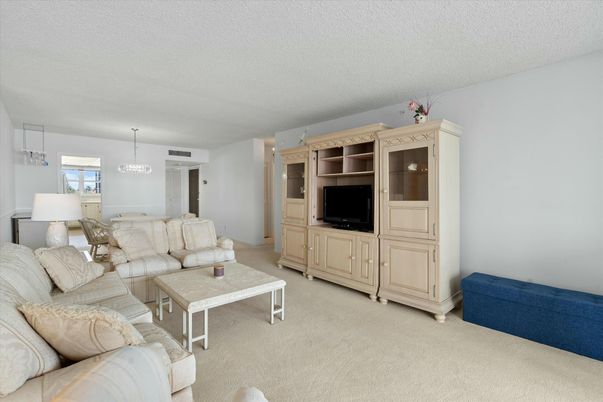 Chandelier, Dining room, Interior, Living room