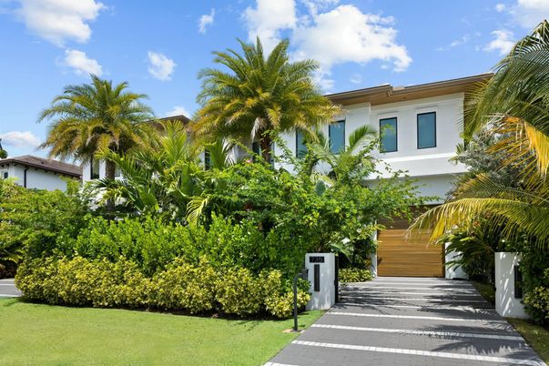 Backyard, Exterior, Facade, Modern