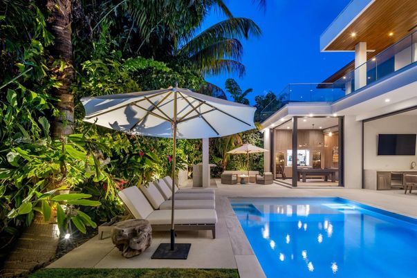 Exterior, Pool