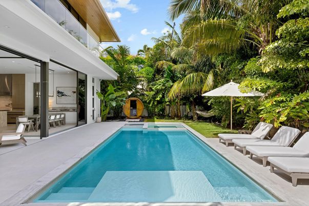 Exterior, Pool