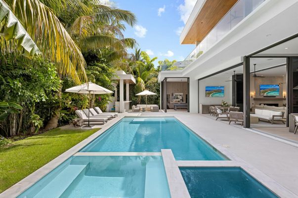 Exterior, Pool