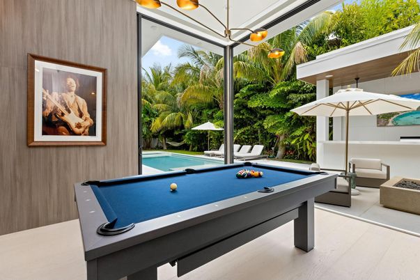 Billiard Table, Game Room, Interior