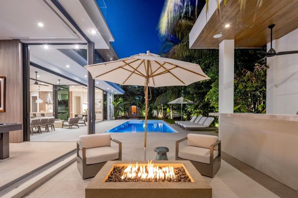 Exterior, Pool