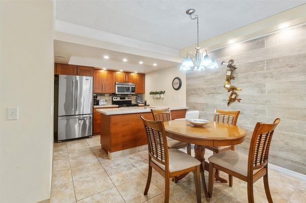 Dining room, Interior, Kitchen, Pendant Lights, Recessed Lighting, Stainless Steel Appliances