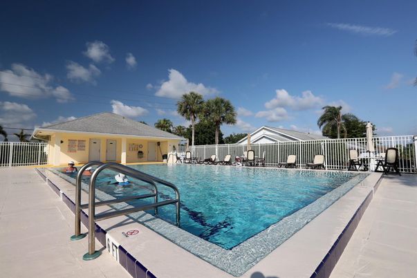 Exterior, Pool