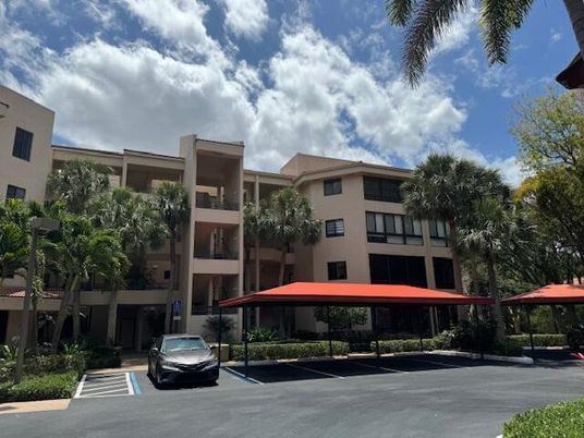 Exterior, Facade, Condo Building