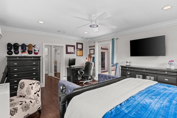 Bedroom, Home Office, Interior, Recessed Lighting, Wood Texture Flooring