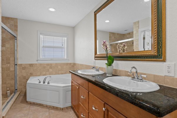 Bathroom, Dual Sink Vanities, Interior, Recessed Lighting
