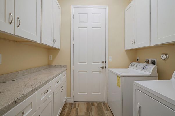 Interior, Washer, Wood Texture Flooring