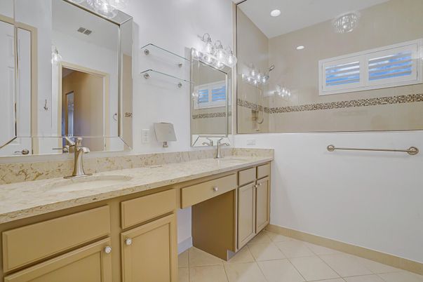 Bathroom, Dual Sink Vanities, Interior, Recessed Lighting