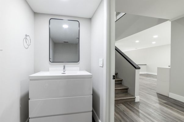 Bathroom, Interior, Recessed Lighting, Wood Texture Flooring