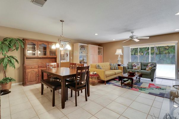 Dining room, Interior, Living room, Pendant Lights, Recessed Lighting