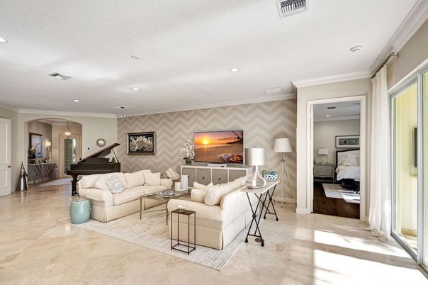 Interior, Living room, Pendant Lights, Piano, Recessed Lighting