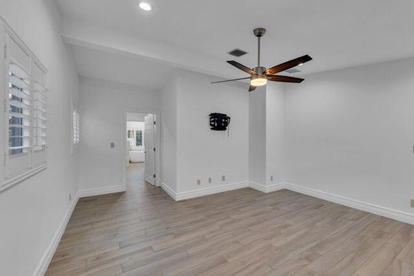 Empty room, Interior, Recessed Lighting, Wood Texture Flooring