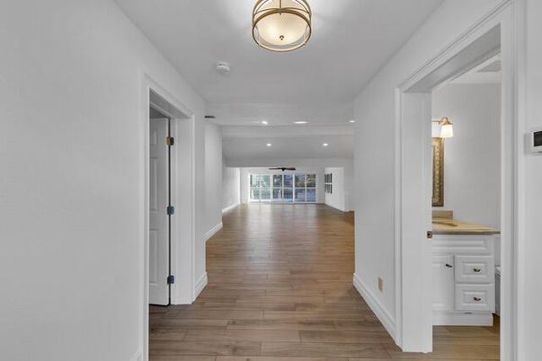 Interior, Recessed Lighting, Wood Texture Flooring