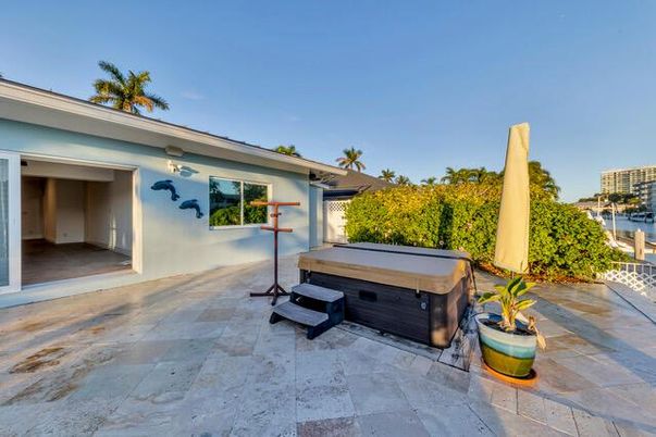 Exterior, Hot Tub