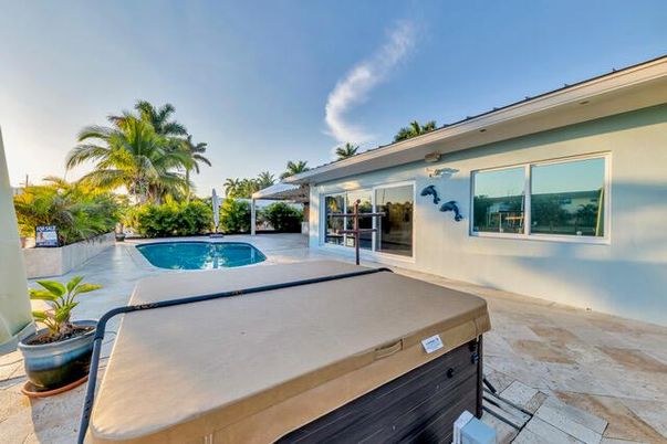 Exterior, Hot Tub, Pool