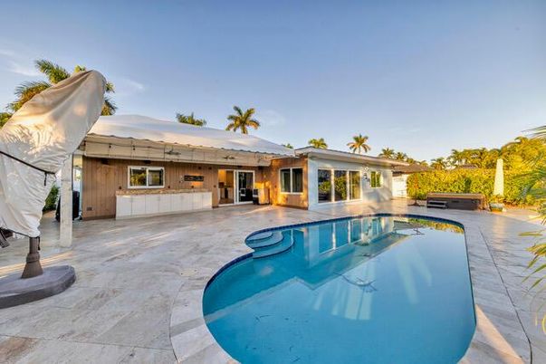 Exterior, Pool
