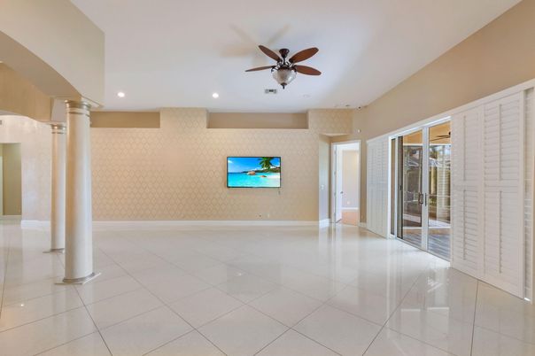 Empty room, Interior, Recessed Lighting