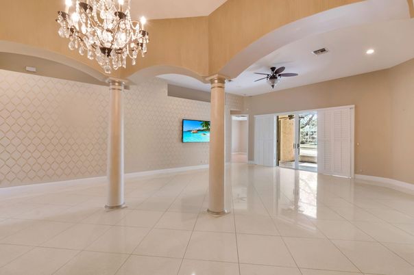 Chandelier, Empty room, Interior, Recessed Lighting