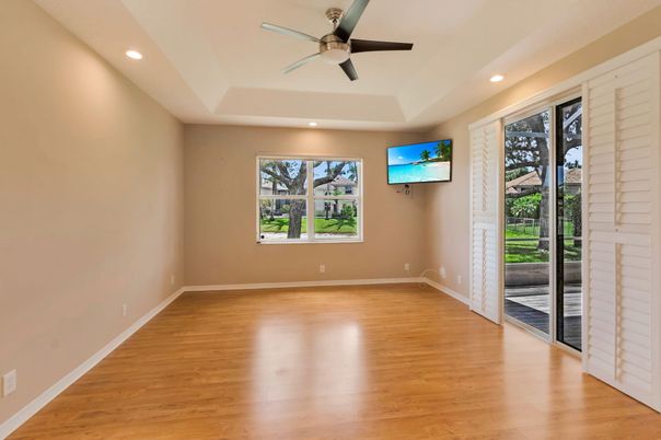 Empty room, Interior, Recessed Lighting, Wood Texture Flooring
