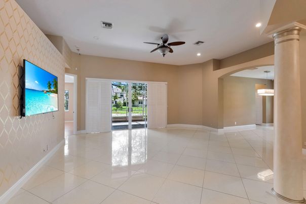 Empty room, Interior, Pendant Lights, Recessed Lighting