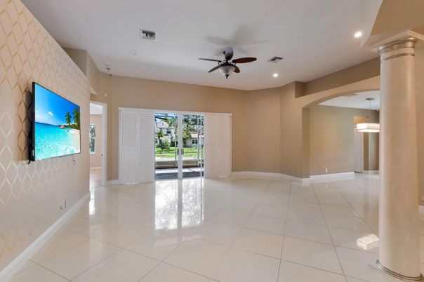 Empty room, Interior, Pendant Lights, Recessed Lighting