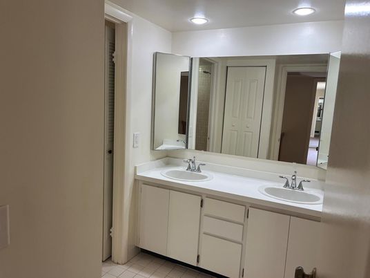Bathroom, Dual Sink Vanities, Interior, Recessed Lighting