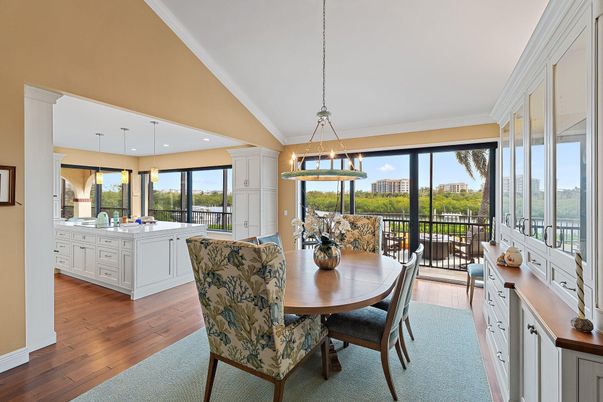 Dining room, Interior, Kitchen, Pendant Lights, Recessed Lighting, Wood Texture Flooring