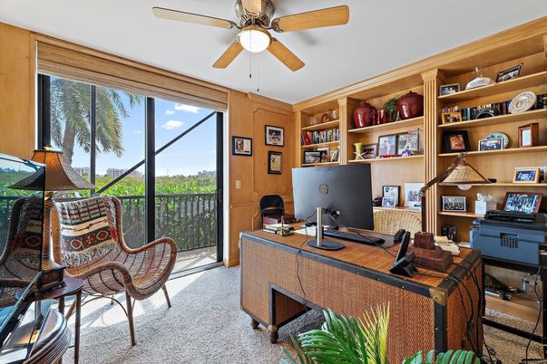 Home Office, Interior