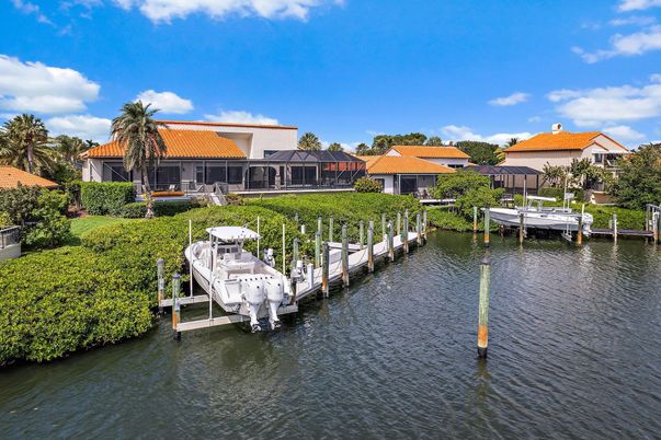 Exterior, Lake