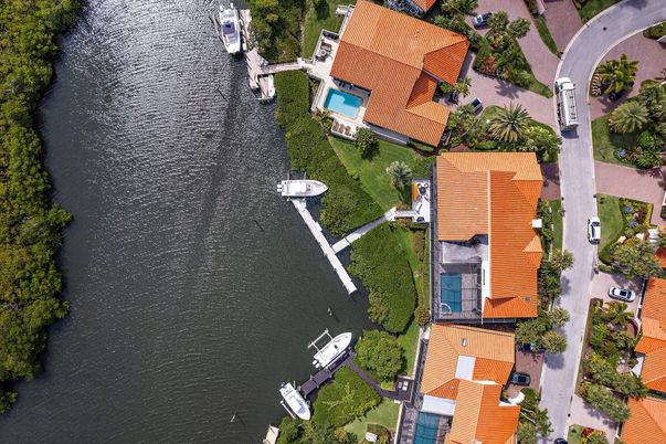 Exterior, Drone
