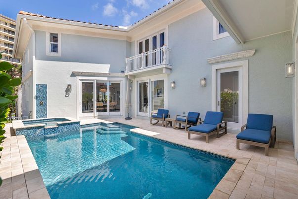 Exterior, Pool