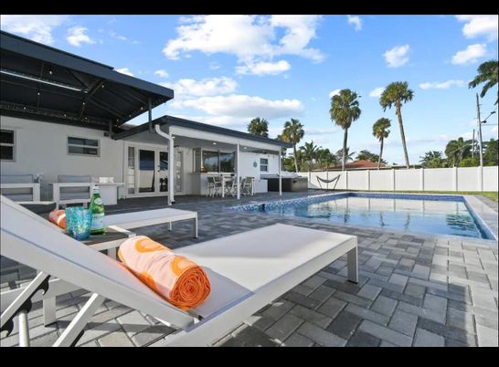 Exterior, Pool