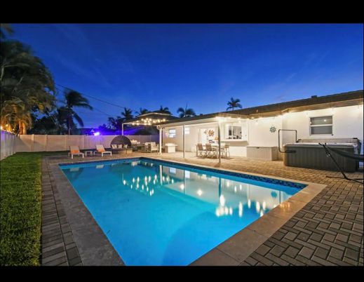 Exterior, Hot Tub, Pool