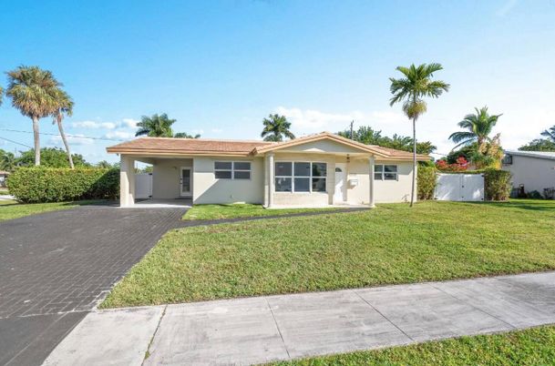 Backyard, Exterior, Facade, Ranch