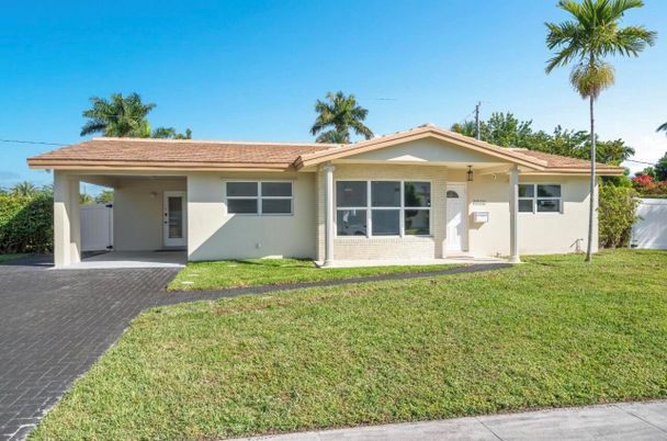 Backyard, Exterior, Facade, Ranch