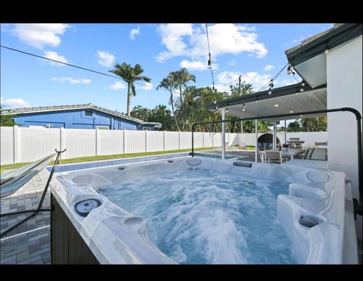 Exterior, Hot Tub