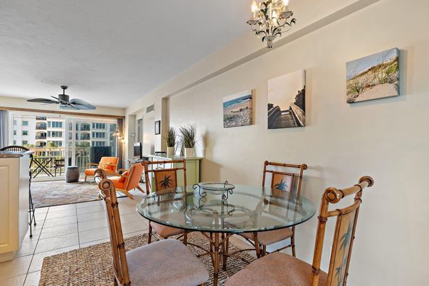 Chandelier, Dining room, Interior, Living room
