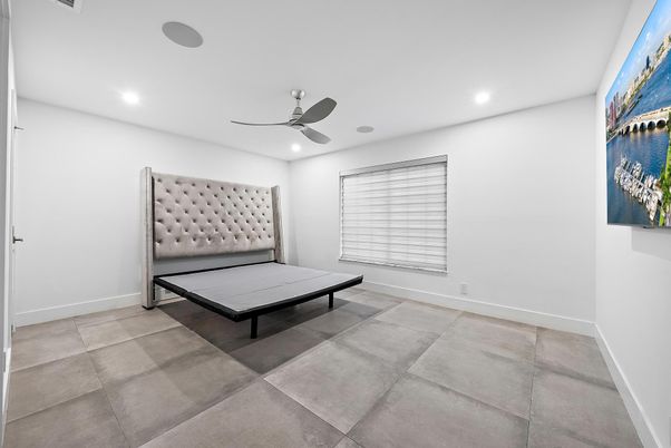 Game Room, Interior, Recessed Lighting