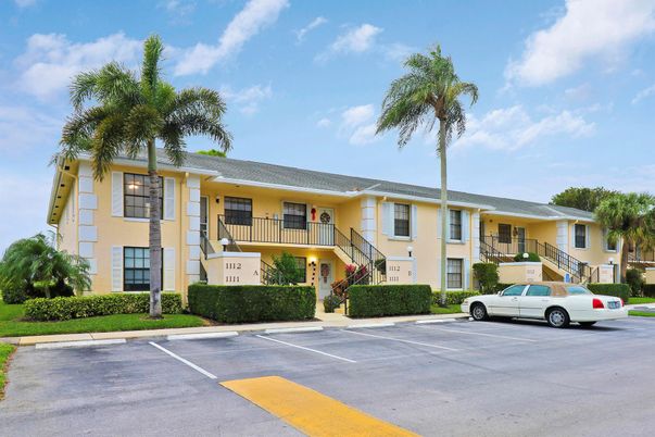 Exterior, Facade, Condo Building