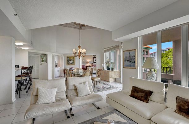 Chandelier, Dining room, Interior, Living room