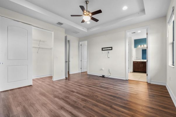 Empty room, Interior, Recessed Lighting, Wood Texture Flooring