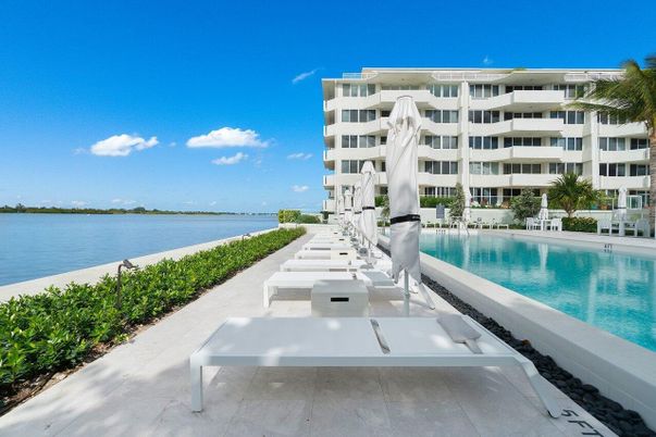 Exterior, Lake, Pool