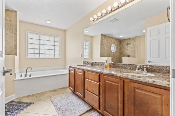 Bathroom, Dual Sink Vanities, Interior, Recessed Lighting