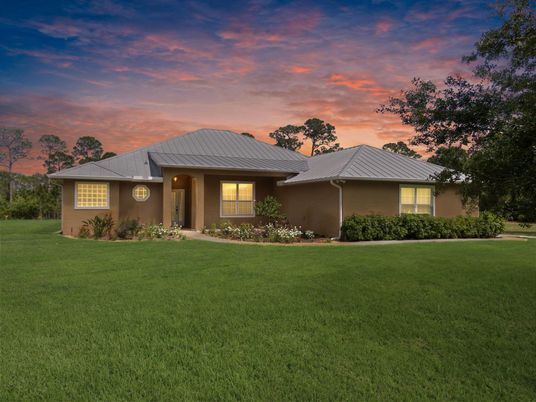 Backyard, Exterior, Facade, Ranch